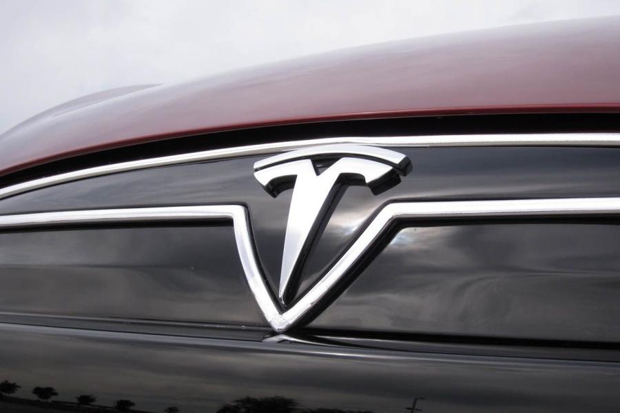  Tesla Model S Beta 2011 года  (фото 29 из 39)